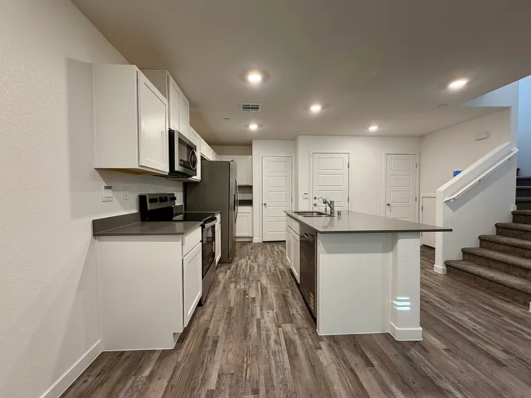 917 Violet Heron St — Photo 16