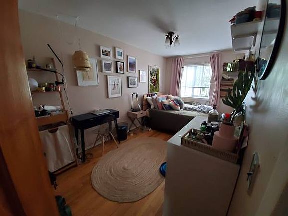 2nd image of 15 Seigel Ct #1