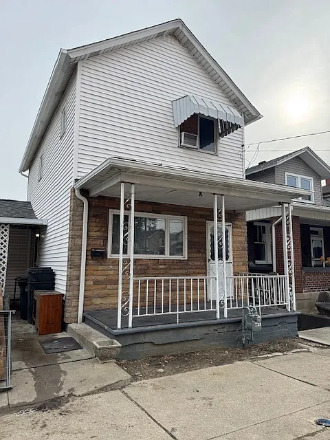 3 bed, 1316 sqft, $1,300 — Photo 2