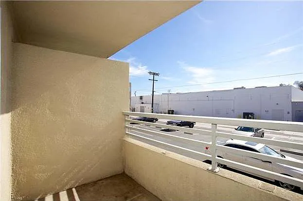 1645 Emerald St #1L — Photo 31