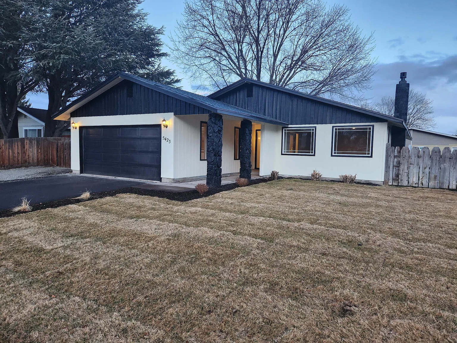 5423 Knightwood Dr photo 1