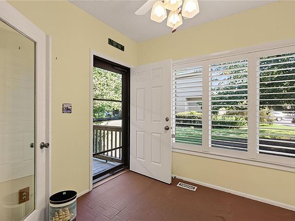 5th image of 2748 Manoomin Pl