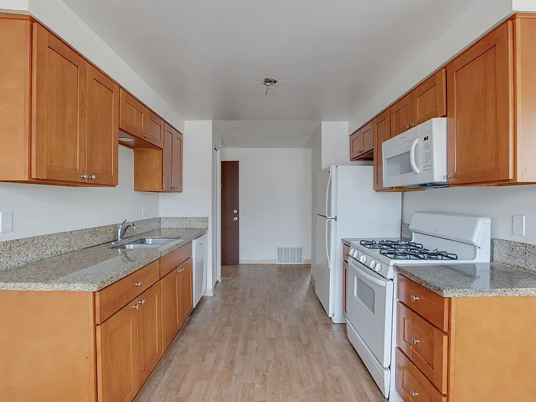 VILLAGE VICTORIAN APARTMENTS - YOUR HOME IS HERE! - UP TO 4 WEEKS FREE! PLUS $99 OAC MOVE-IN SPEC... — Photo 19