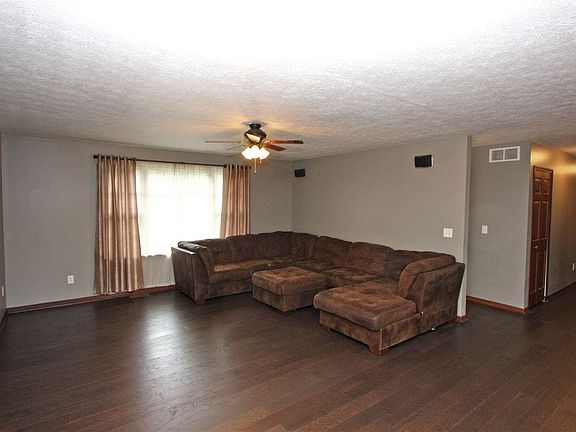 2nd image of 2715 Apple Valley Dr