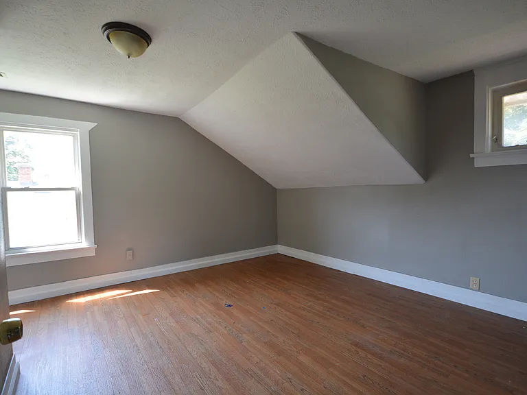 2012 W Webster St — Photo 10