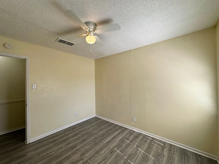 1505 S Ws Young Dr — Photo 19