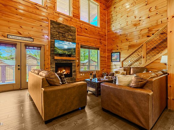 4th image of 1116 Greenbriar Village Ln
