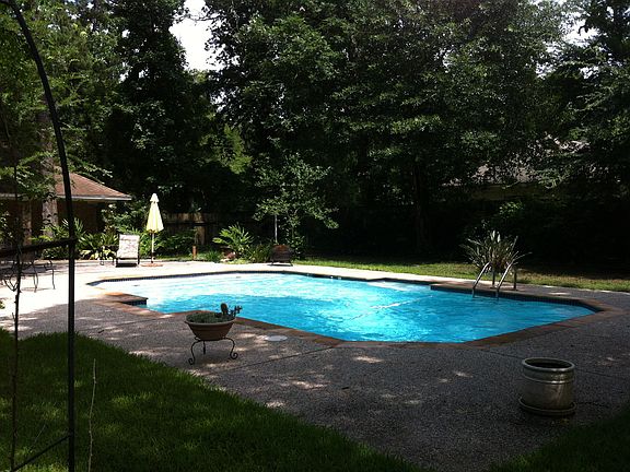 Refreshing pool