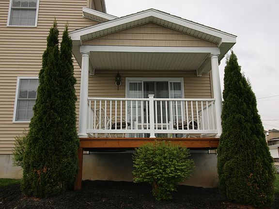 2nd image of 1234 Bryn Mawr St #L-9