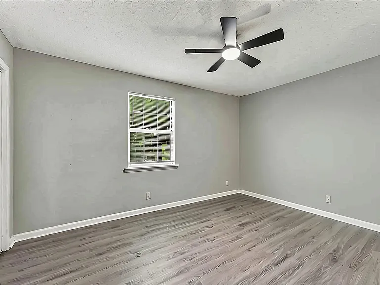 114 Cunningham Pl #B — Photo 13