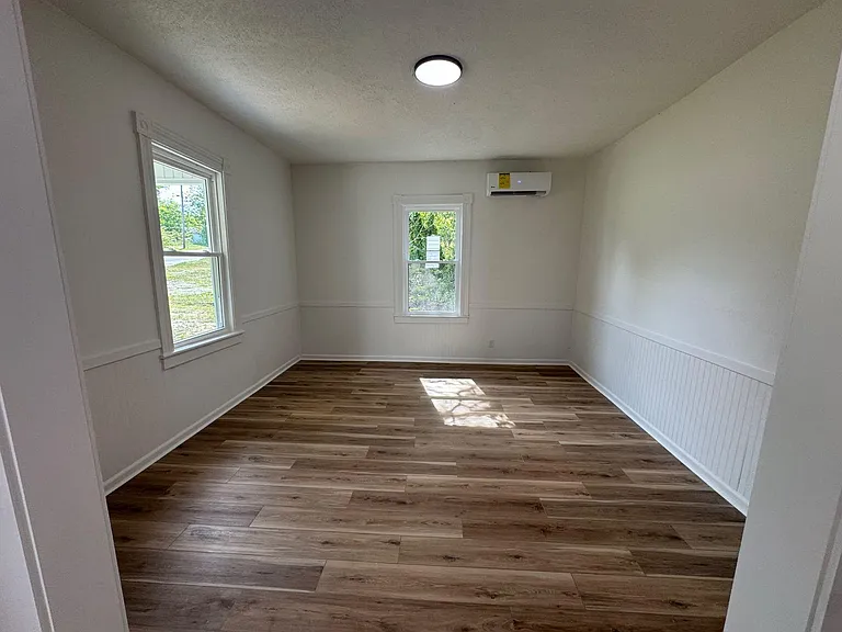 345 Flint St — Photo 5