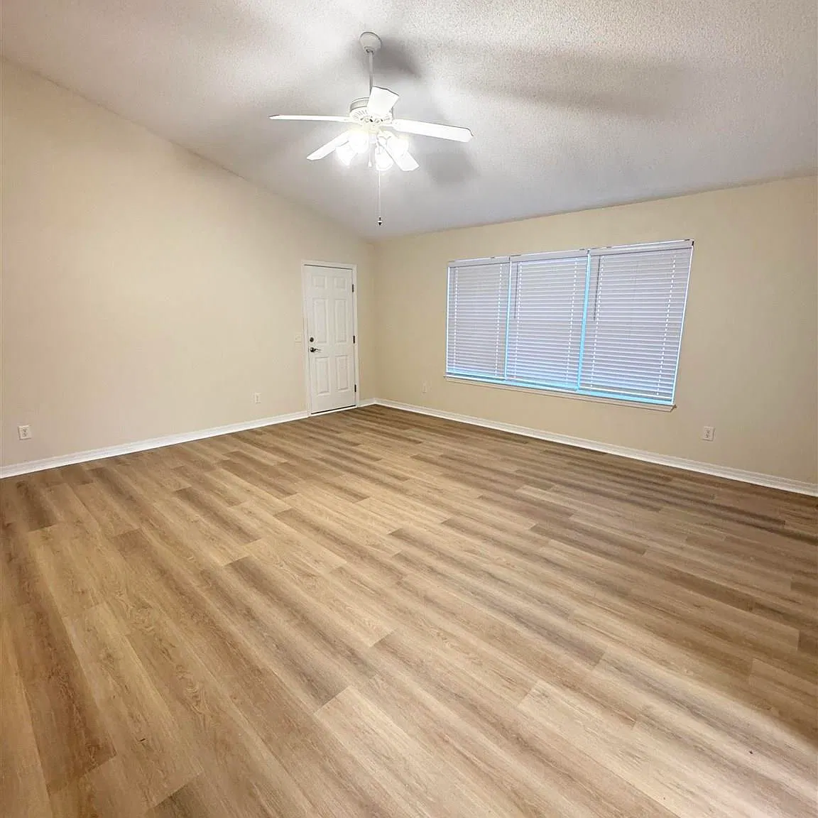 3 bed, 1398 sqft, $1,900 — Photo 4