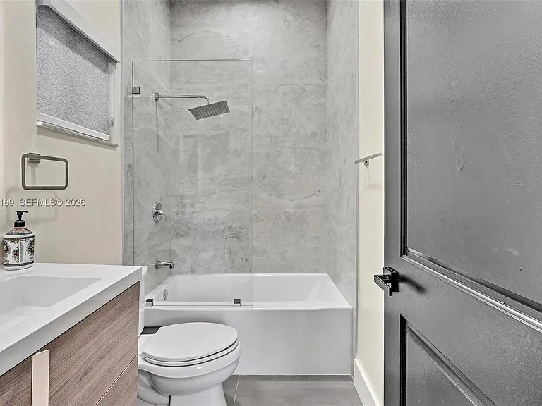 2521 Center Ave — Photo 41