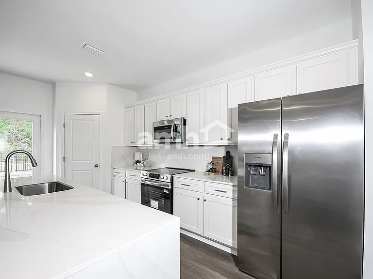 416 Armstrong Curv — Photo 3