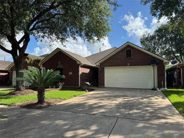 212 Live Oak Ln, Friendswood, TX 77546