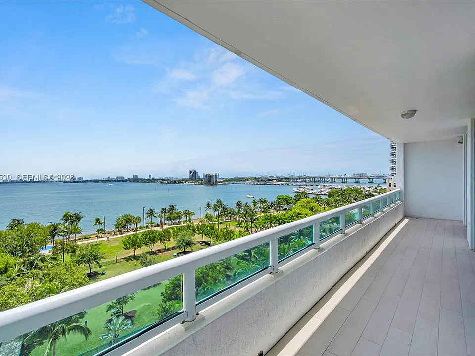 1800 N Bayshore Dr #809