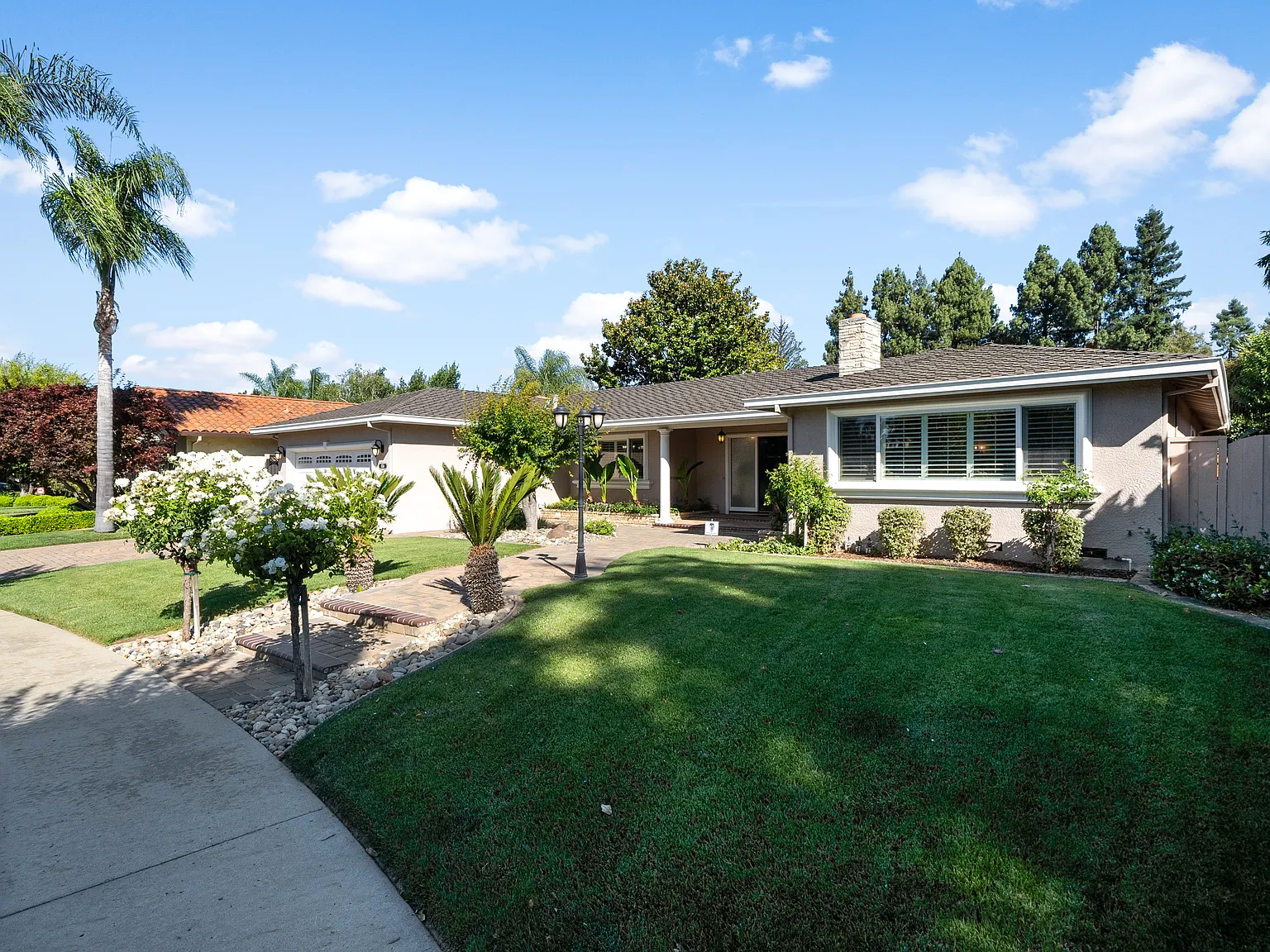 1534 Robsheal Dr — Photo 2