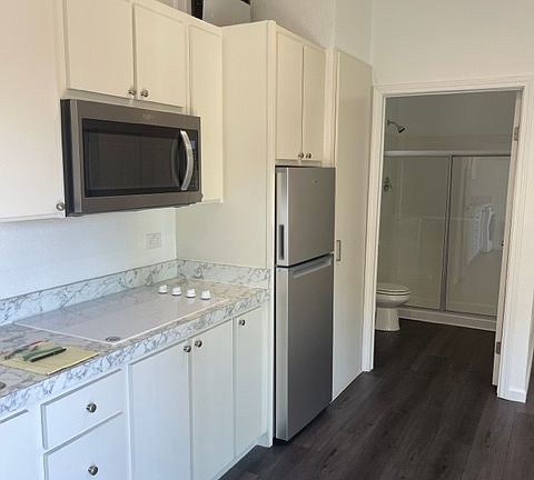 5th image of 2913 1/2 W 83rd St
