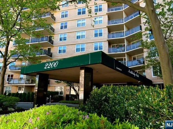 2200 N Central Rd APT 9C, Fort Lee, NJ 07024
