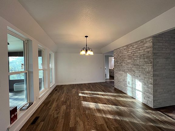 5th image of 2 York Dr