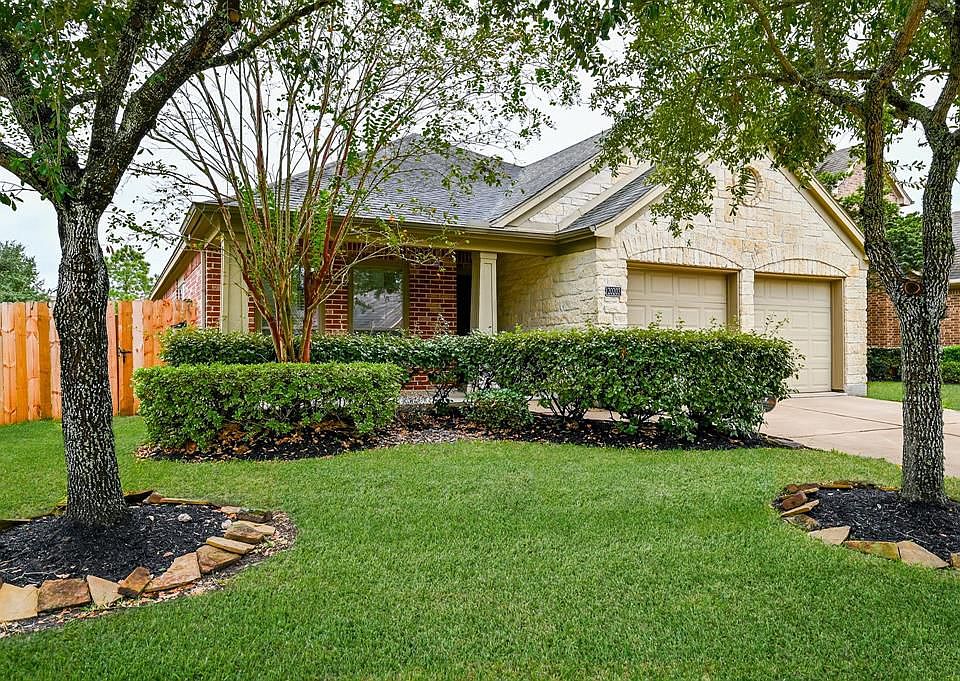 1st image of 20203 Emerald Cliff Ln