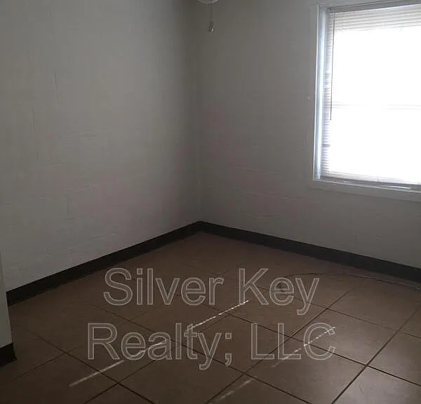 107 Forrest Ave #4 — Photo 6