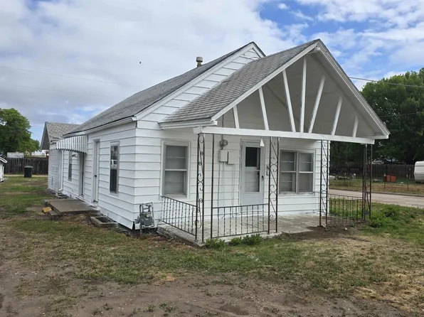 765 E 5th St, Russell, KS 67665