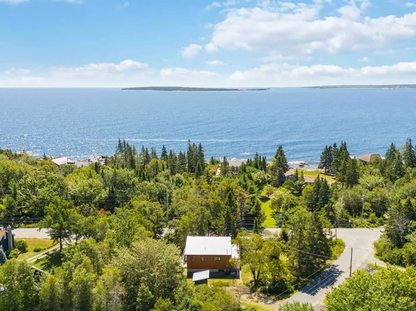 10 Silver Rock Dr, Queens, NS B0T 1G0