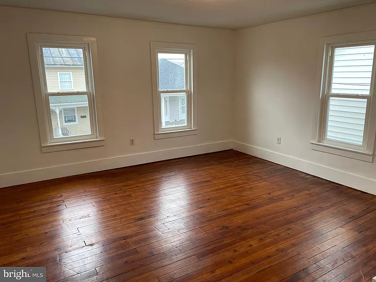 318 Highland Ave — Photo 9