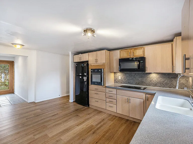 10401 Degrand Dr — Photo 48