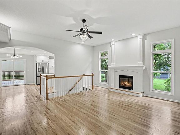 4th image of 414 Eagle Glen Dr