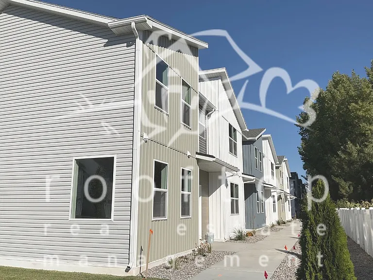 824 E Sunnyside Rd #6 — Photo 1