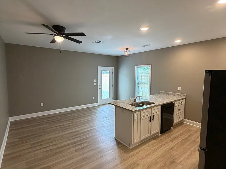 413 & 415 East Blvd — Photo 2
