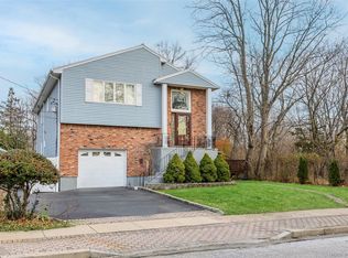 902 Linden Avenue, Westbury, NY 11590