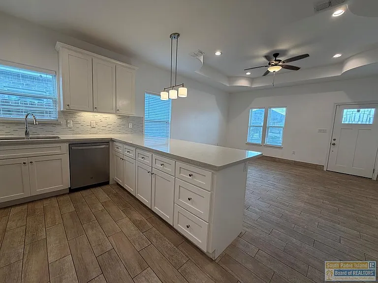 1009 Julia St — Photo 9