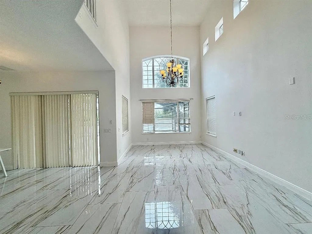 5 bed, 3.5 bath, 2914 sqft, $3,995 — Photo 2
