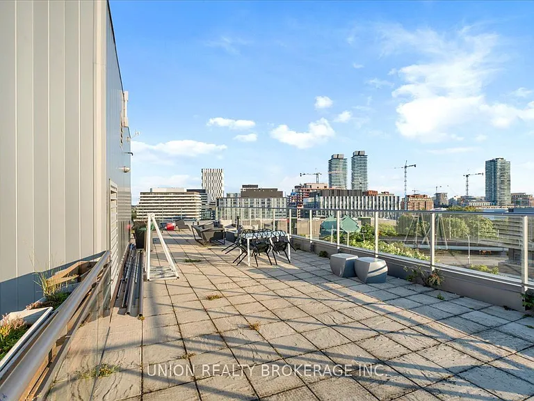 569 King St E #404 — Photo 31