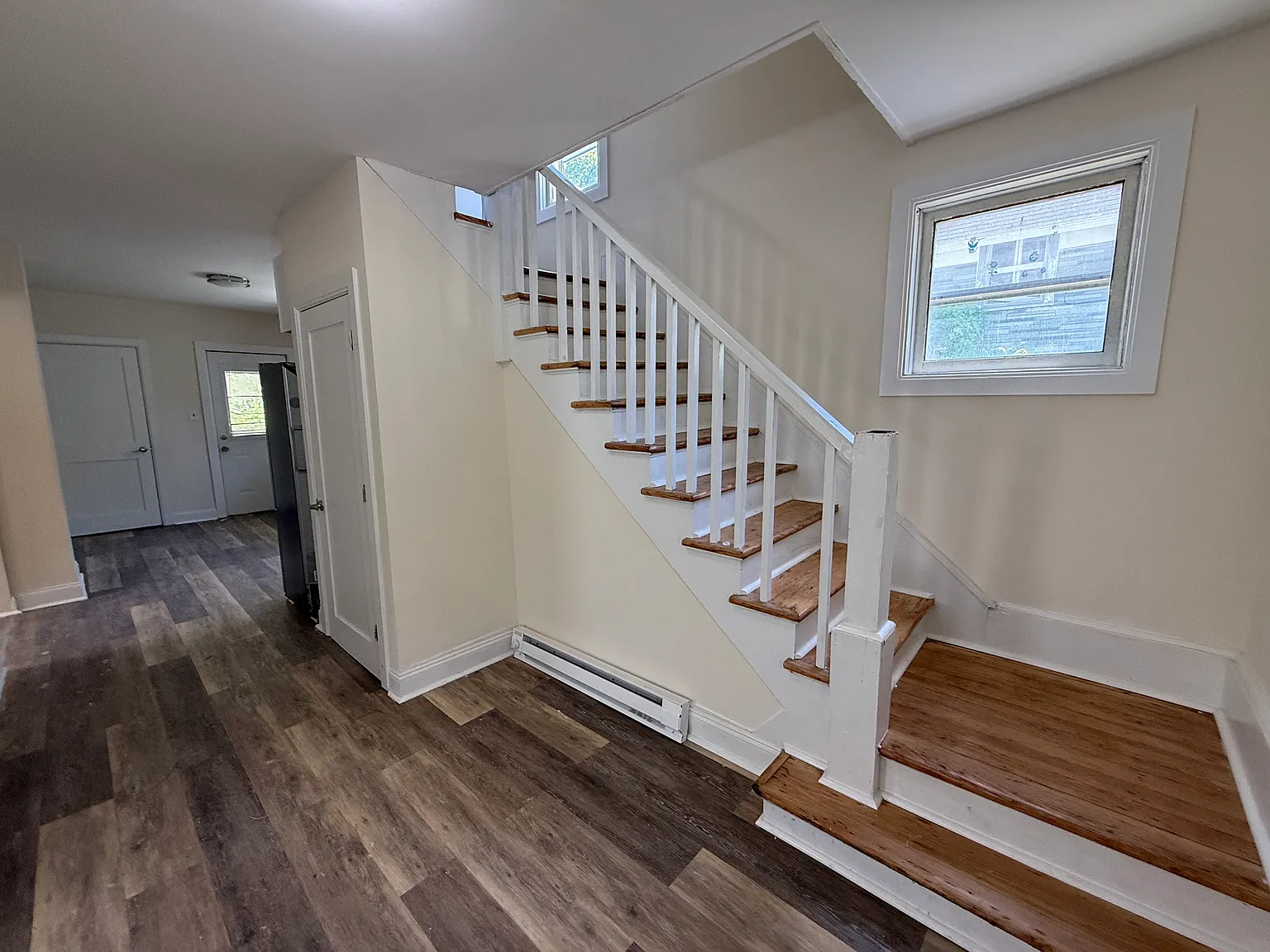 3 bed, 1344 sqft, $2,100 — Photo 2