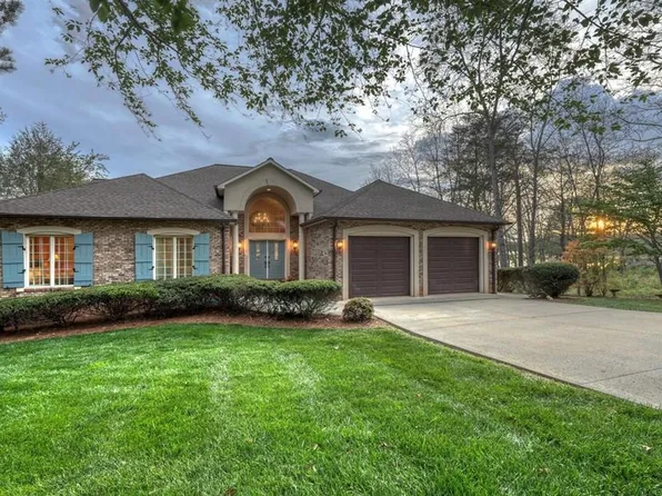 550 Sneaking Creek Dr, Hayesville, NC 28904