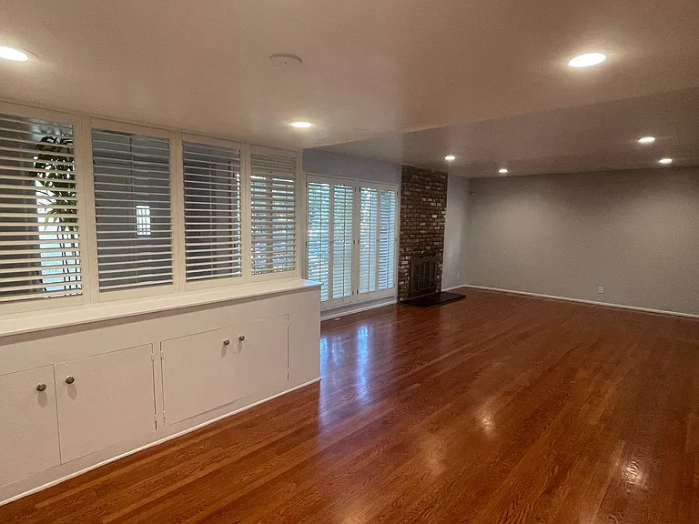 1085 Riviera Dr — Photo 25
