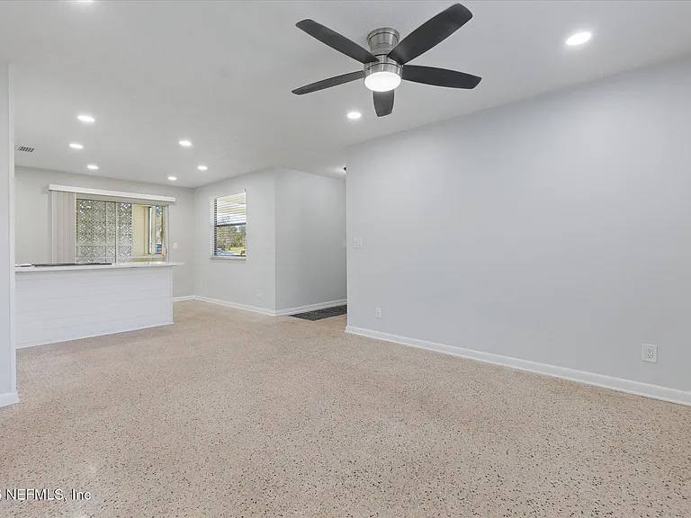 863 Westgate Dr — Photo 8