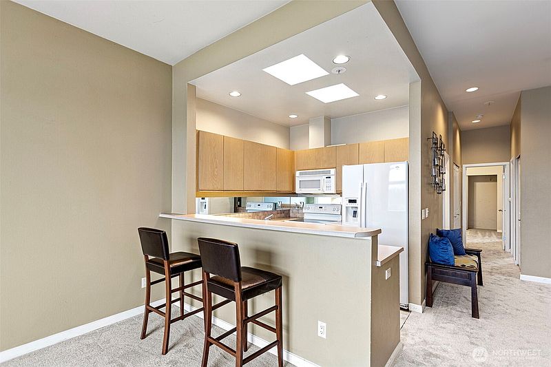 4th image of 1504 Aurora Ave N #504