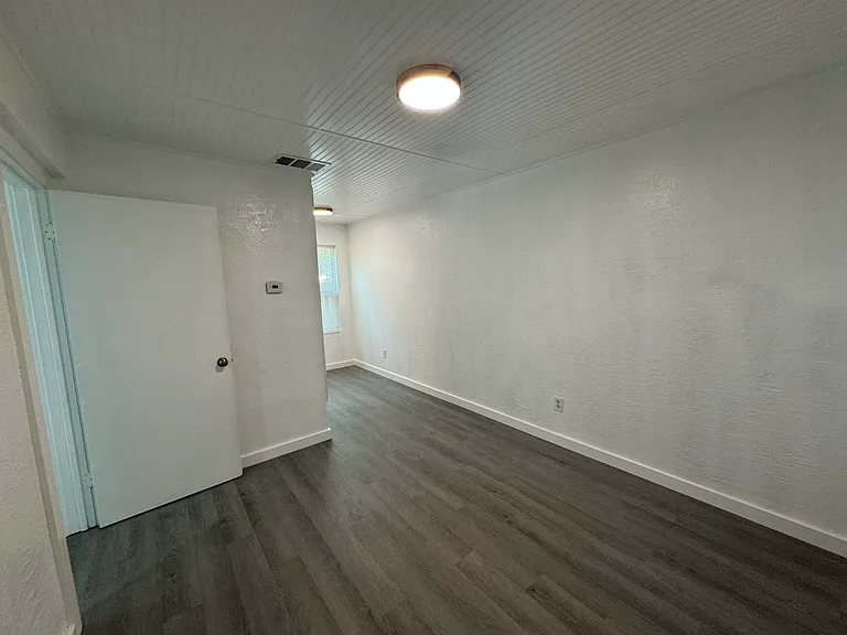 2902 Sweeney Ln #7 — Photo 7