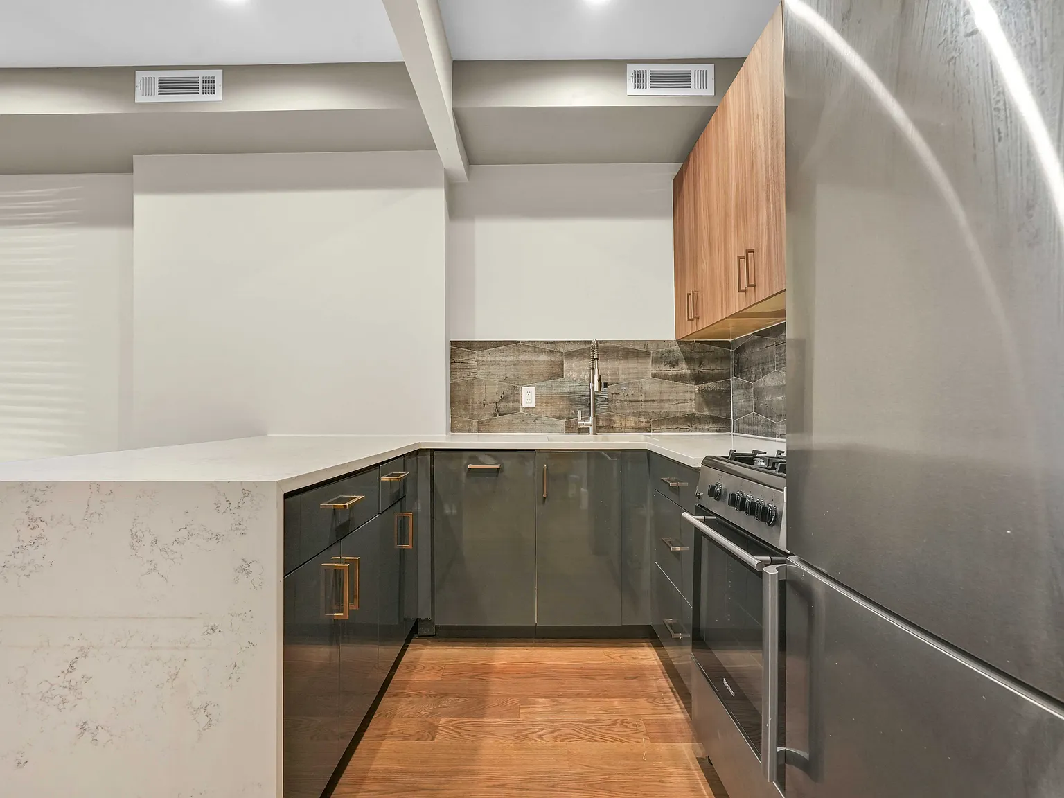 312 Clifton Place — Photo 2