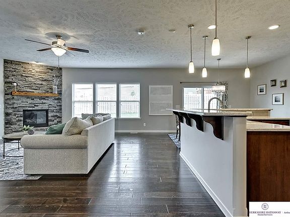 5th image of 20509 Grand Ave