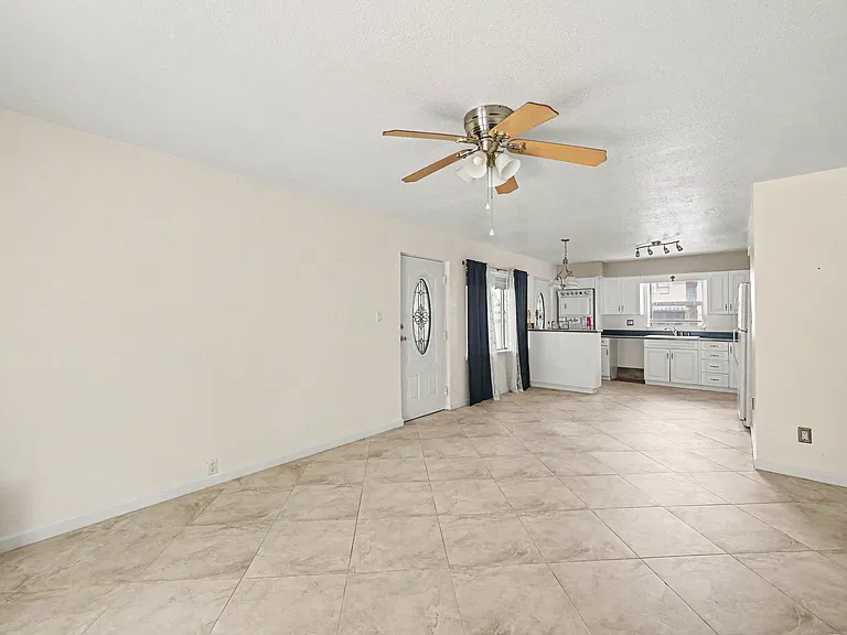 4304 London Town Rd #C113 — Photo 16