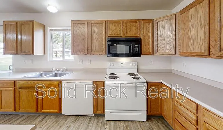 4950 Universal Hts — Photo 5