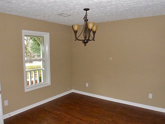 4th image of 32 Massey Dr