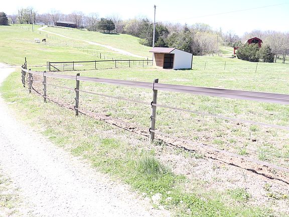 5th image of 642 Beech Bottom Rd