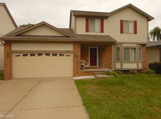 32804 Robeson St, Saint Clair Shores, MI